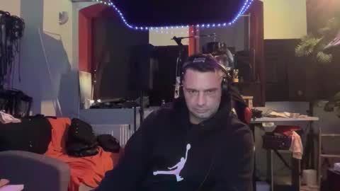 Snapshot of newcouple2023 chatting on 6, 11, 2025 newguy2025 online show from 6, 11, 2025