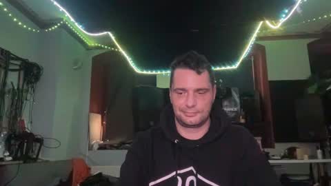 Snapshot of newcouple2023 chatting on 27, 11, 2025 newguy2025 online show from 27, 11, 2025