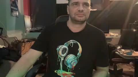 Snapshot of newcouple2023 chatting on 17, 12, 2025 newguy2025 online show from 17, 12, 2025