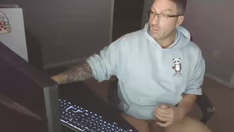 Snapshot of newevo chatting on 20, 10, 2025 newevo online show from 20, 10, 2025