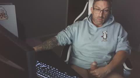 Snapshot of newevo chatting on 21, 10, 2025 newevo online show from 21, 10, 2025