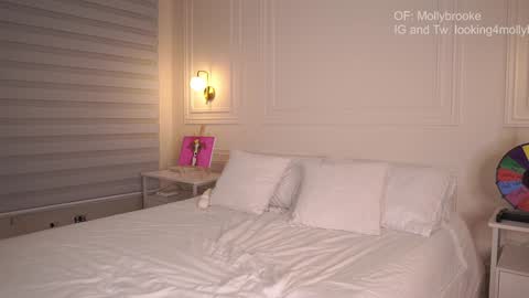 Snapshot of newmollybrooke chatting on 23, 1, 2025 all my links Here online show from 23, 1, 2025