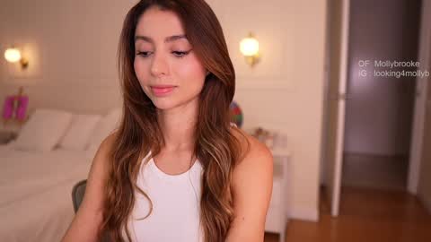 Snapshot of newmollybrooke chatting on 17, 3, 2026 all my links Here online show from 17, 3, 2026