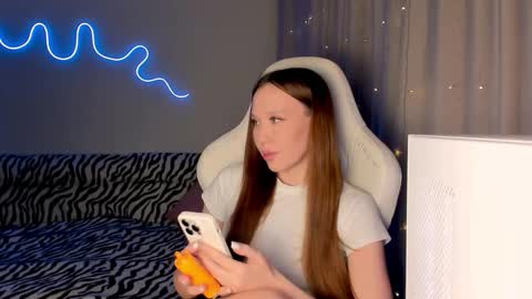 Mina online show from 2, 12, 2025