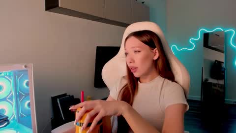 Snapshot of neyrmina chatting on 4, 3, 2026 Mina online show from 4, 3, 2026