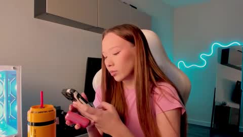 Snapshot of neyrmina chatting on 19, 3, 2026 Mina online show from 19, 3, 2026