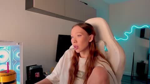 Snapshot of neyrmina chatting on 27, 3, 2026 Mina online show from 27, 3, 2026