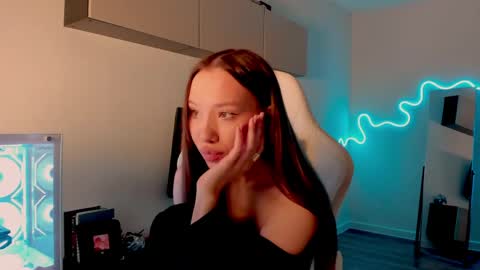 Snapshot of neyrmina chatting on 13, 4, 2026 Mina online show from 13, 4, 2026