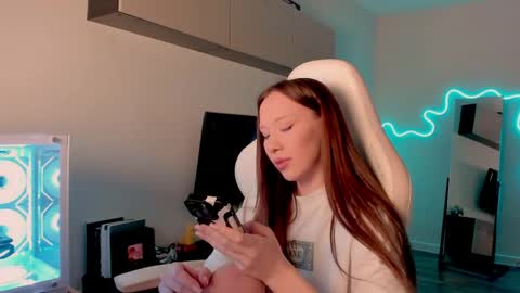 Snapshot of neyrmina chatting on 16, 4, 2026 Mina online show from 16, 4, 2026