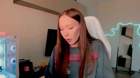 Snapshot of neyrmina chatting on 17, 4, 2026 Mina online show from 17, 4, 2026