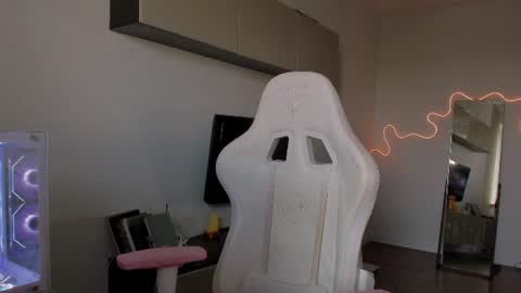 Snapshot of neyrmina chatting on 8, 7, 2026 Mina online show from 8, 7, 2026
