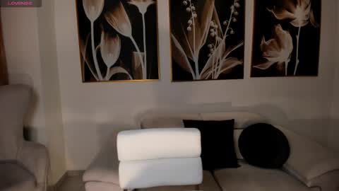 Snapshot of niaholland chatting on 1, 2, 2026 SQUIRTER DOLL online show from 1, 2, 2026