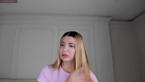 Snapshot of niaholland chatting on 25, 4, 2026 SQUIRTER DOLL online show from 25, 4, 2026