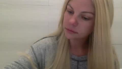 Snapshot of nicecolddrink2 chatting on 29, 10, 2025 Amber online show from 29, 10, 2025