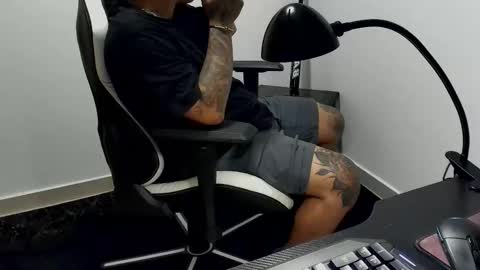 Camila And Steeven online show from 1, 11, 2025