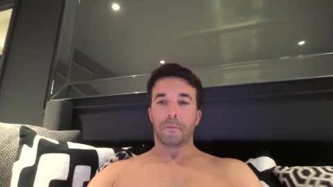 Snapshot of niciboi chatting on 20, 12, 2025 James online show from 20, 12, 2025