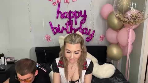 Snapshot of nick_n_mia chatting on 12, 3, 2025 Nick and sweet Mia online show from 12, 3, 2025