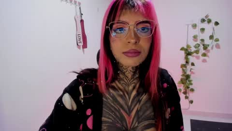 Snapshot of nicki_1 chatting on 17, 1, 2025   Help me reach 100 thumbs up online show from 17, 1, 2025