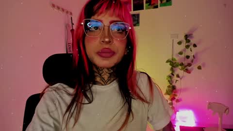 Snapshot of nicki_1 chatting on 22, 1, 2025   Help me reach 100 thumbs up online show from 22, 1, 2025