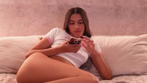 Snapshot of nicky_and_blake chatting on 29, 10, 2025 nicky and blake online show from 29, 10, 2025