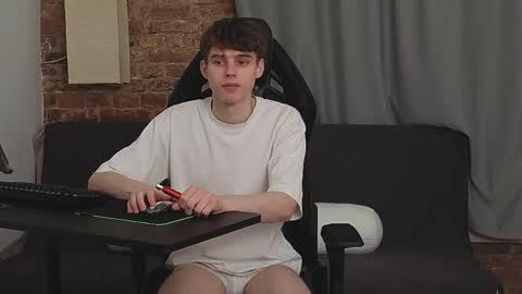 Snapshot of nicky_mart chatting on 10, 4, 2026 Nicki Danny online show from 10, 4, 2026