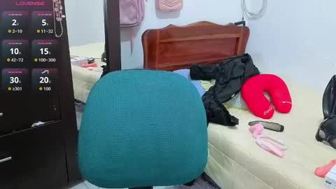 Nicolle online show from 3, 12, 2025