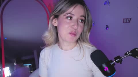 Snapshot of nickywindsor chatting on 10, 11, 2025 Nicky online show from 10, 11, 2025