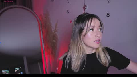 Snapshot of nickywindsor chatting on 15, 11, 2025 Nicky online show from 15, 11, 2025