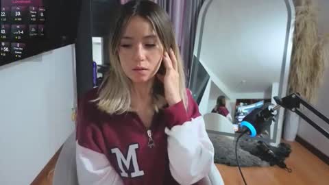 Snapshot of nickywindsor chatting on 30, 11, 2025 Nicky online show from 30, 11, 2025