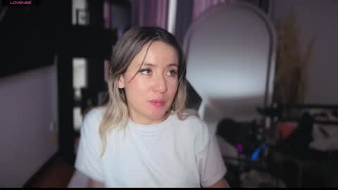 Snapshot of nickywindsor chatting on 17, 12, 2025 Nicky online show from 17, 12, 2025