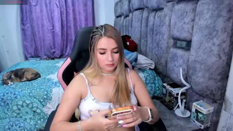 Snapshot of nicol_080 chatting on 21, 4, 2026 YuliEM online show from 21, 4, 2026