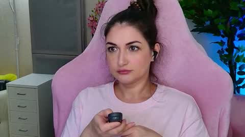 Snapshot of nicol_angel888 chatting on 18, 9, 2025 Nicole Online at about after 1000  6  UK time or 900  - 500  UK time it approximate time interval online show from 18, 9, 2025