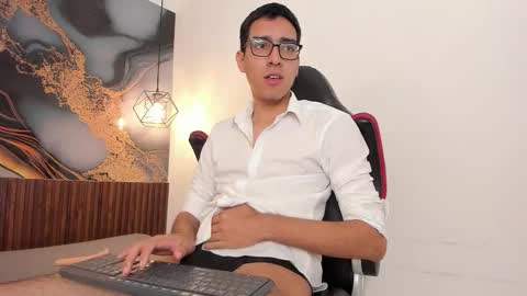 nicolasfine online show from 3, 12, 2025