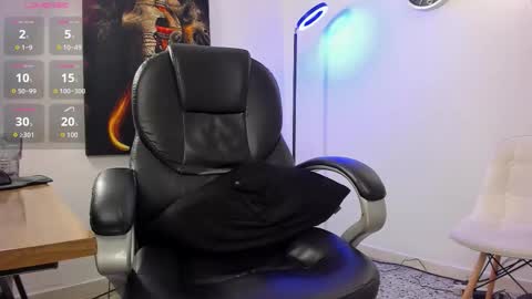 Nicolas Fellener online show from 28, 10, 2025