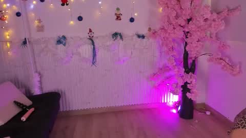 nicole_diaz7 online show from 18, 12, 2025