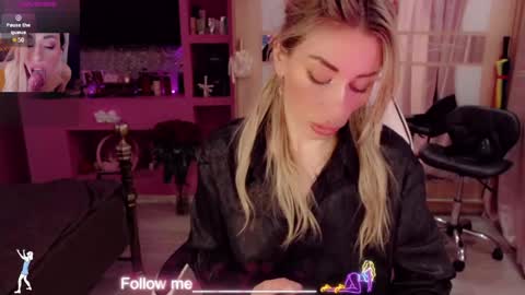Snapshot of nicole_g0ld_ chatting on 19, 4, 2026 Nicole online show from 19, 4, 2026