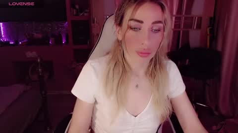 Snapshot of nicole_g0ld_ chatting on 10, 6, 2026 Nicole online show from 10, 6, 2026