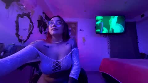 Snapshot of nicole_wc chatting on 25, 4, 2026 Nicole online show from 25, 4, 2026