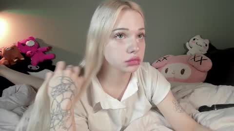 Snapshot of nicole_yo chatting on 23, 10, 2025 Mary online show from 23, 10, 2025