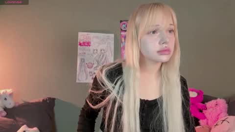 Snapshot of nicole_yo chatting on 11, 5, 2026 Mary online show from 11, 5, 2026