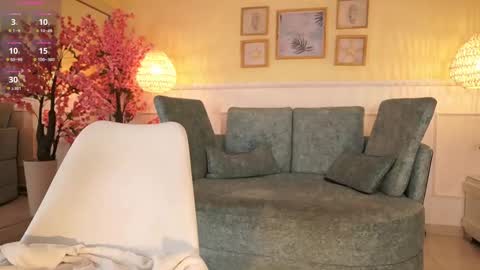 Nicole Crawft online show from 8, 11, 2025