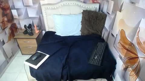 nicolee millerr online show from 25, 1, 2025