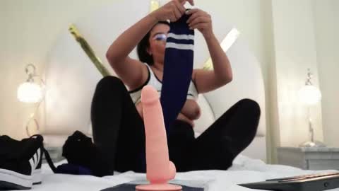 Nicol Flores  GMT-5 1530-2200  online show from 20, 11, 2025