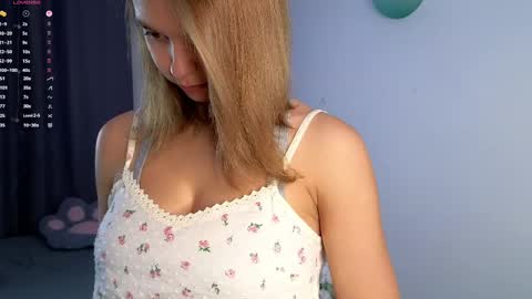 Snapshot of nicolelevis chatting on 10, 4, 2026 Nicole online show from 10, 4, 2026