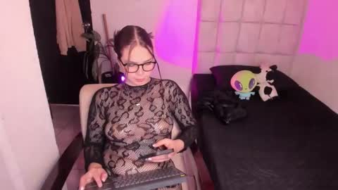 Snapshot of nicolepeachx chatting on 15, 2, 2026 Nicol independent model online show from 15, 2, 2026