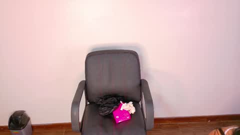 N I C O L E T  online show from 28, 11, 2025