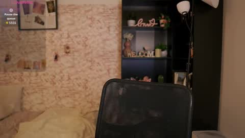 nicolette__shea_ online show from 30, 9, 2025