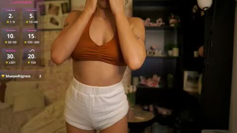 nicolette__shea_ online show from 9, 10, 2025