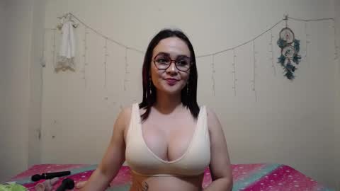 nicolle_sky online show from 2, 3, 2025