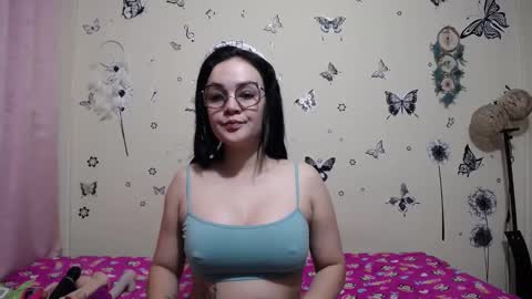 nicolle_sky online show from 9, 6, 2026